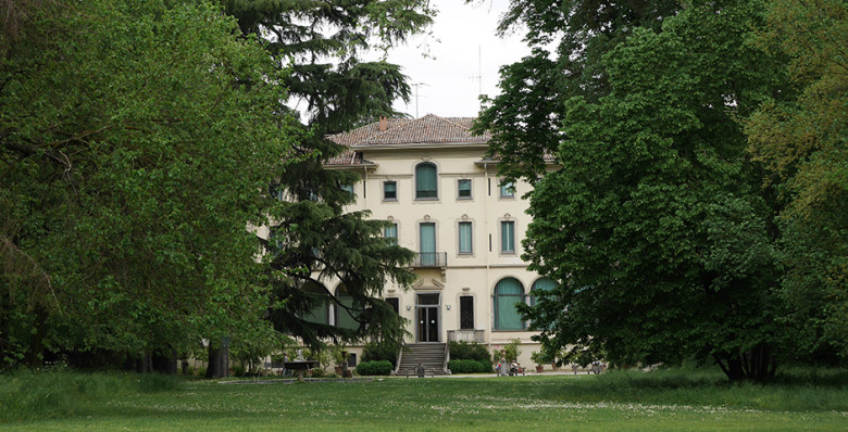 Искусство идет в народ