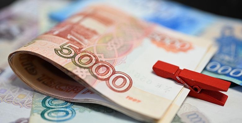 Медианная зарплата в России выросла на 40% за два года