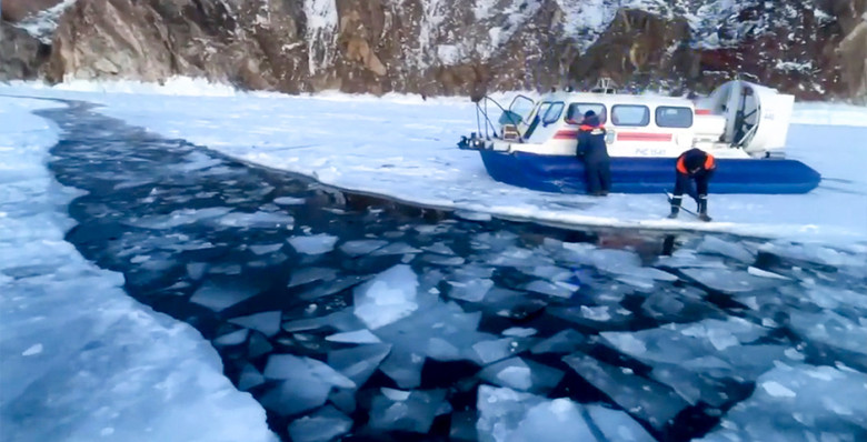 Среди ушедших под лед на Байкале туристов из Китая был ребенок