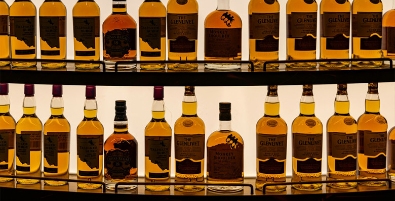 FT узнала о переизбытке шотландского виски из-за пошлин США