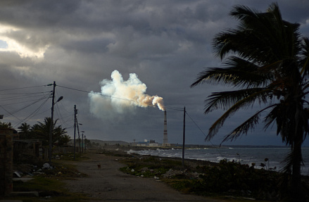 Кубе протянут нефтяную руку помощи