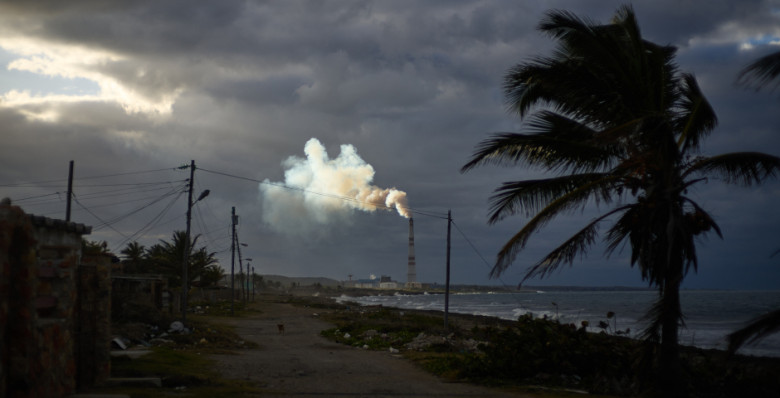 Кубе протянут нефтяную руку помощи