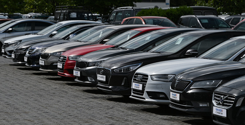 «СберСтрахование»: только 6% россиян планируют покупку авто в течение года