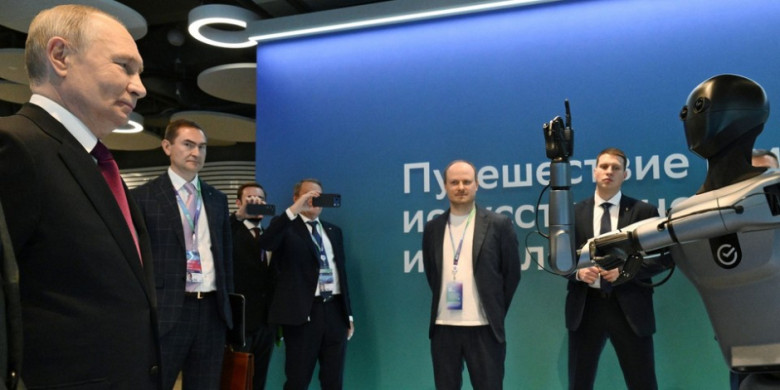 Владимир Путин поручил разработать национальный план внедрения ИИ