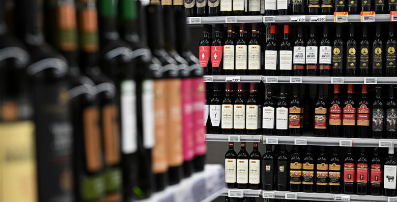 Продажи алкоголя в России упали в 2025 году на 9,3%