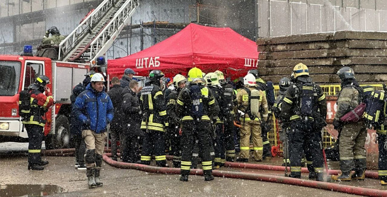 Семь человек погибли при пожаре на стройке на севере Москвы