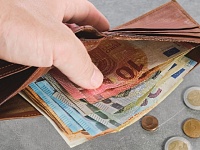 ЕЦБ снижает ставки третий раз за год из-за экономической слабости еврозоны