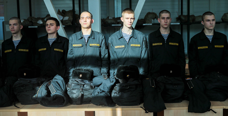 В Госдуму внесли проект об отмене автоматической отсрочки от армии на время суда