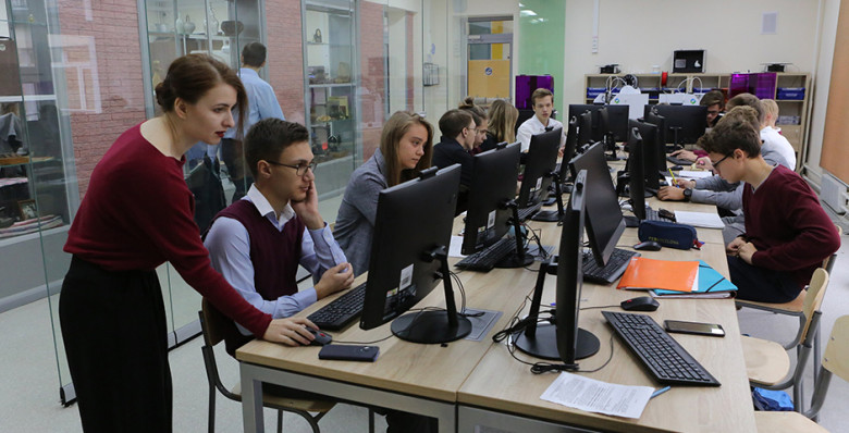 В Минпросвещения назвали сроки появления ИИ-системы для школ