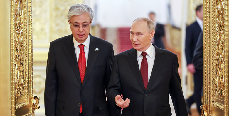 Владимир Путин поздравил Касым-Жомарта Токаева с принятием новой Конституции