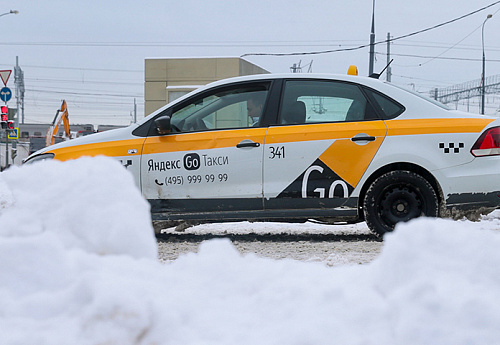 «Яндекс» назвал самое выгодное время для заказа такси в Новый год
