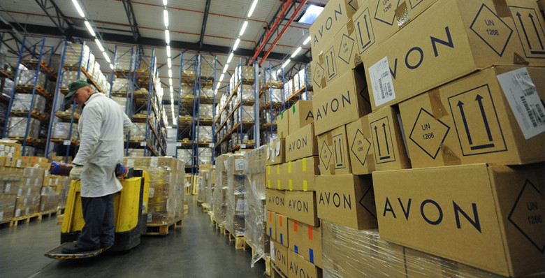 Группа «Арнест» выкупила российское подразделение Avon