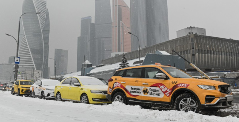 Снегопады и морозы подняли спрос на такси на 7%
