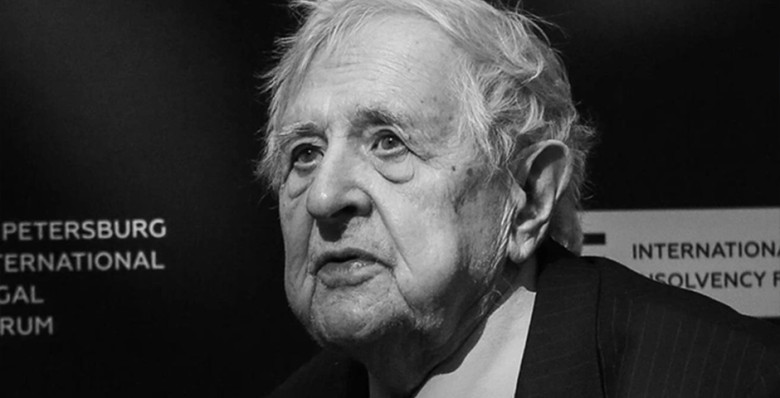 Умер почетный профессор СПбГУ Юрий Толстой