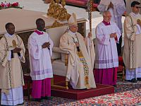 Ватикан запретил католикам полигамные и полиаморные отношения