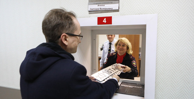 Кабмин поддержал законопроект о покупке автономеров через «Госуслуги»