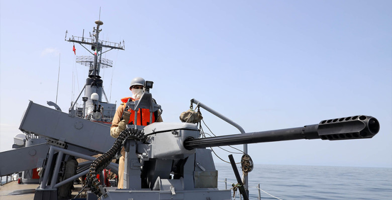 Иран приостановил движение через Ормузский пролив после ударов Израиля по Ливану