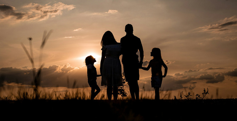 SuperJob: мужчины в России считают матерей большим авторитетом, чем жен