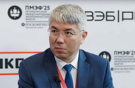 Кадр из интервью с главой Республики Бурятия Алексеем Цыденовым в студии Эксперта на ПМЭФ 2025