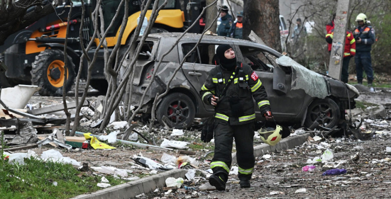 При взрыве многоэтажного дома в Севастополе пострадали 12 человек