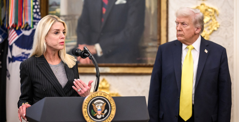 NYT: Дональд Трамп обсуждает возможность увольнения генпрокурора США