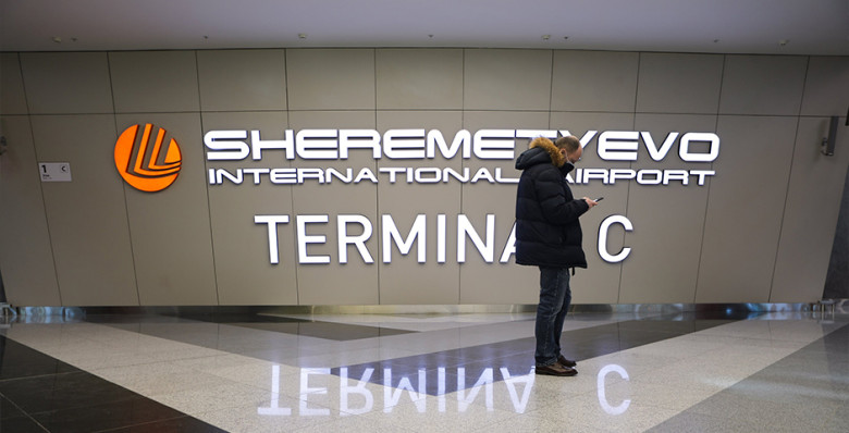 Аэропорт Шереметьево приостановил прием самолетов из-за снегопада