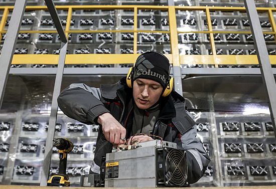 Майнеров отключают от сети