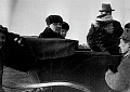 Владимир Ленин, Надежда Крупская и Мария Ульянова (справа) перед отъездом с Ходынского поля после окончания военного парада 1 мая