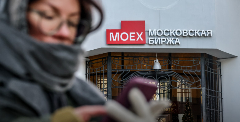 Рубль и акции начали год со снижения