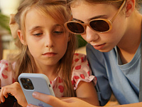 Австралия стала первой страной с запретом подросткам пользоваться соцсетями