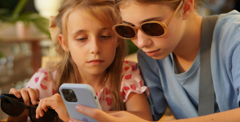 Австралия стала первой страной с запретом подросткам пользоваться соцсетями