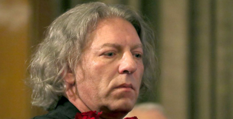 Умер телеведущий и режиссер Александр Олейников