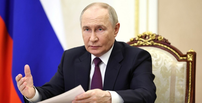 Владимир Путин подписал закон о запрете выдачи иностранцев-контрактиников