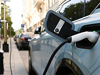 Власти планируют продлить льготный проезд по платным трассам для электрокаров