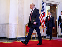 Дональд Трамп пригрозил пошлинами не согласным с планами США по Гренландии странам