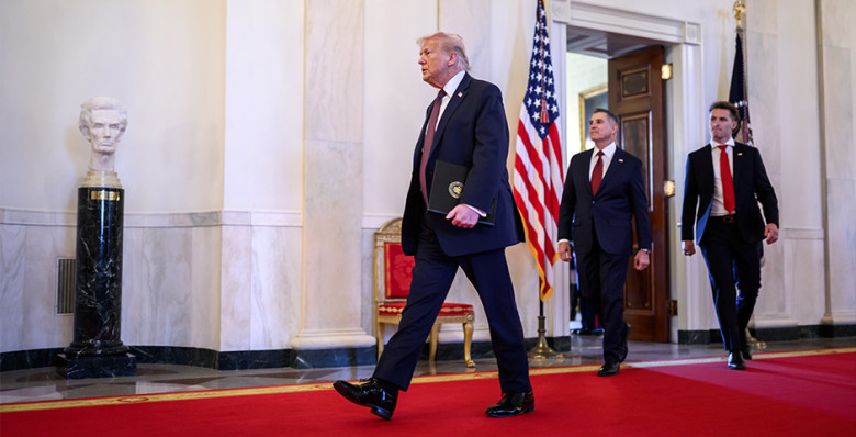 Дональд Трамп пригрозил пошлинами не согласным с планами США по Гренландии странам