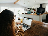 Владимир Путин разрешил детям с 14 лет работать летом по выходным