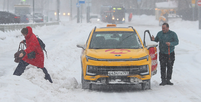 В России могут ограничить рост тарифов на такси во время непогоды и ЧС