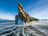 На Байкале шесть туристов спасли из двух частично затонувших машин