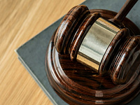 Первый в РФ штраф за поиск экстремистских материалов назначили медику на Урале