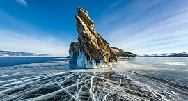 На Байкале шесть туристов спасли из двух частично затонувших машин