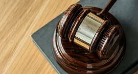 Первый в РФ штраф за поиск экстремистских материалов назначили медику на Урале