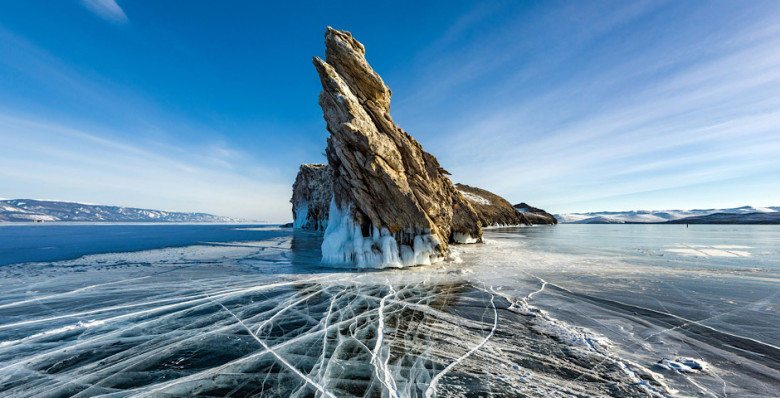На Байкале шесть туристов спасли из двух частично затонувших машин