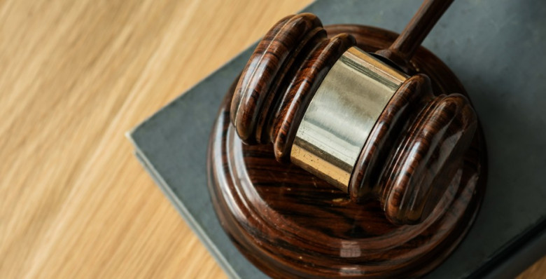 Первый в РФ штраф за поиск экстремистских материалов назначили медику на Урале