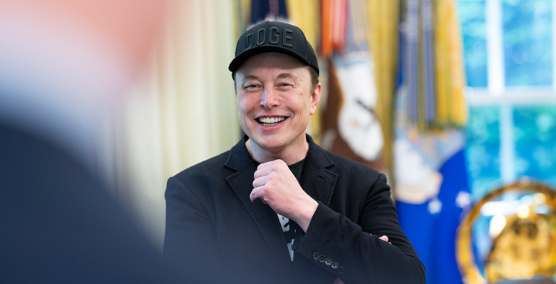 Илон Маск впервые за пять лет приобрел акции Tesla