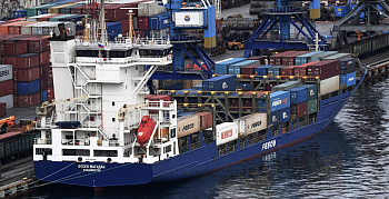 Контейнеровозы выплыли из-под санкций