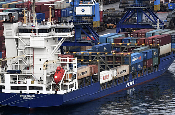 Контейнеровозы выплыли из-под санкций