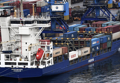 Контейнеровозы выплыли из-под санкций