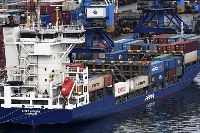 Контейнеровозы выплыли из-под санкций
