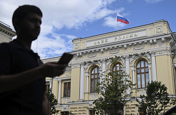 Долгам поставили тройку